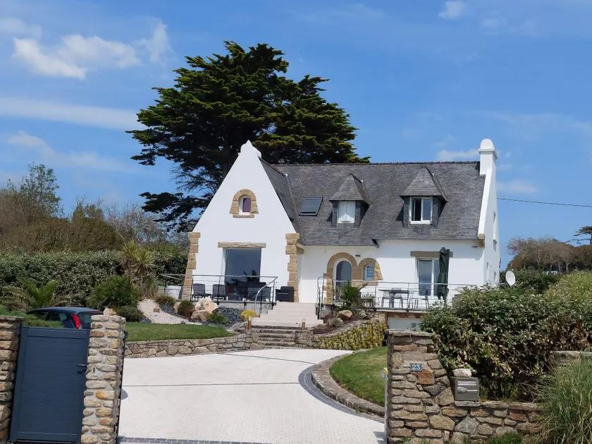 Holiday Home in Brittany with Sea Views - Image 1