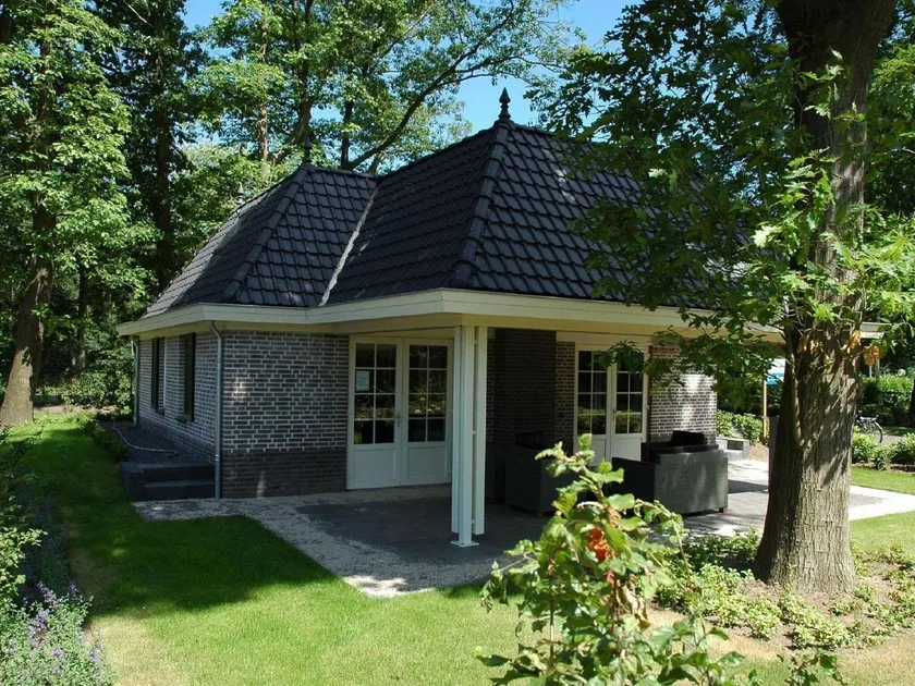 Detached Villa with Outdoor Fireplace near Veluwe - Image 1