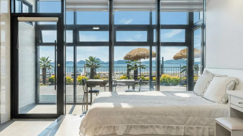 Yeosu Wayo Ocean View Pension - Image 1