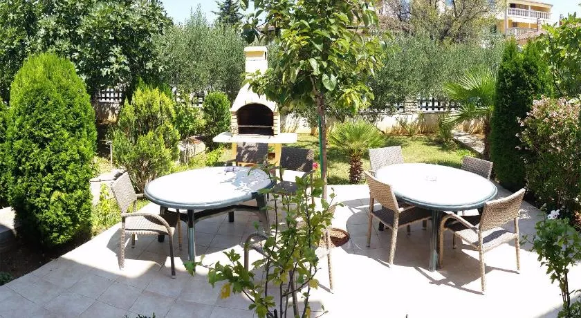 Apartments and rooms with parking space Vodice - 4164 - Image 1