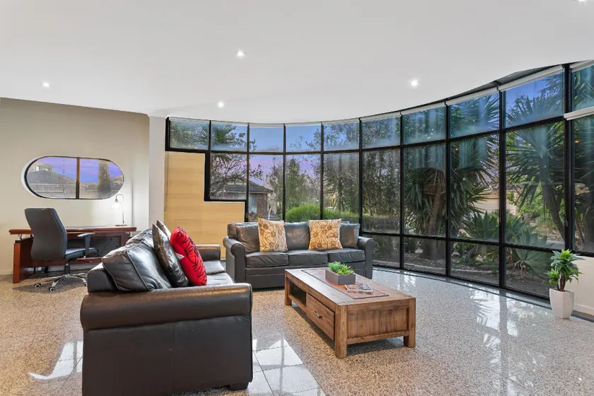 Villa de Marseilles - Spacious 5 Bdrm - Image 1