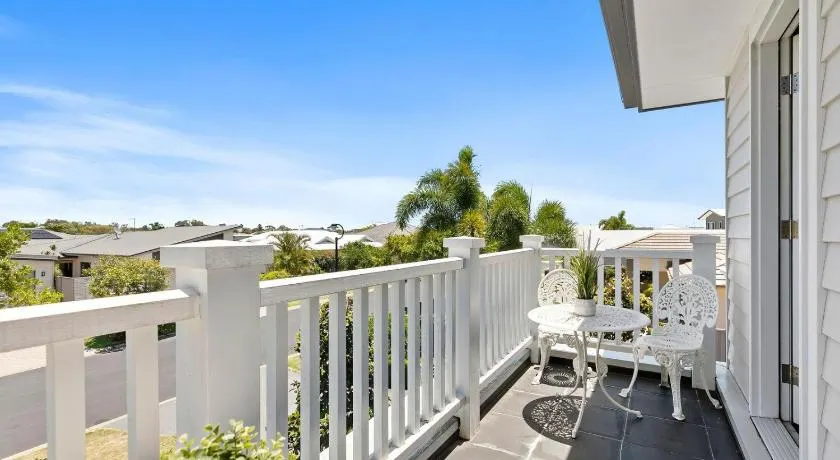 NEW HAVEN - Garden View Balcony - Image 1