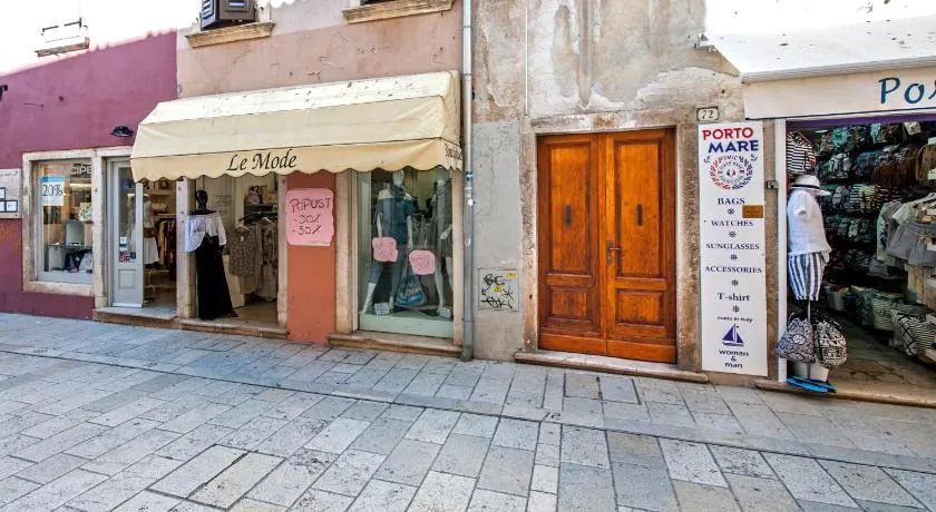 Apartment Main Street Carera - Image 1