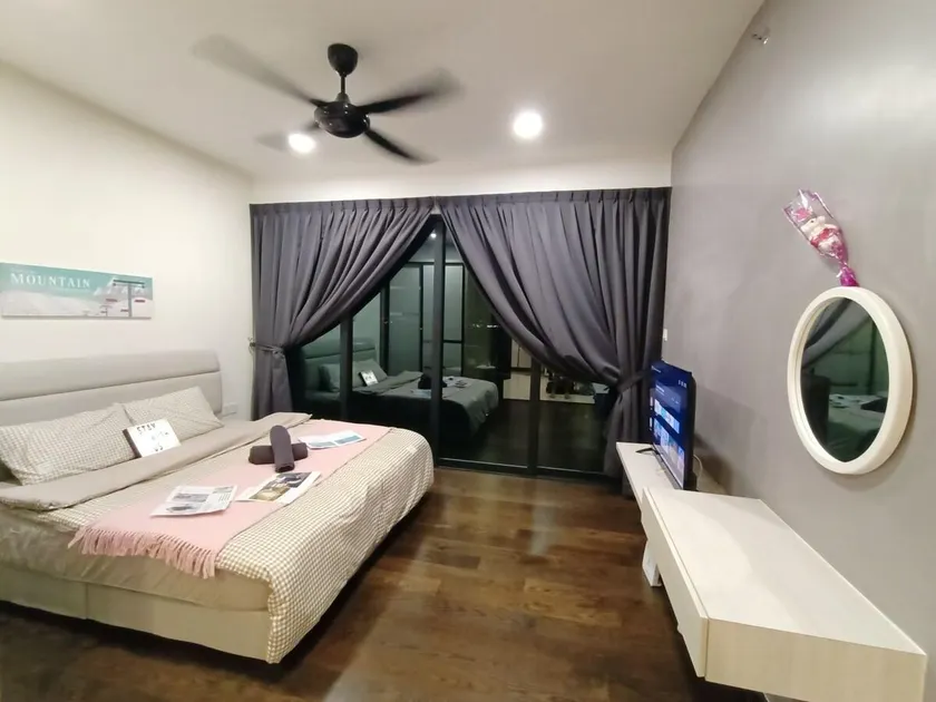 Almas Suites Muji Studio100mbps Netflix By STAY - Image 1