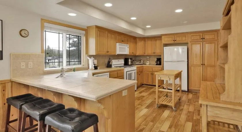 Brownie Resort Retreat Walk-to-Ski Snow Summit Duplex Getaway - Image 1