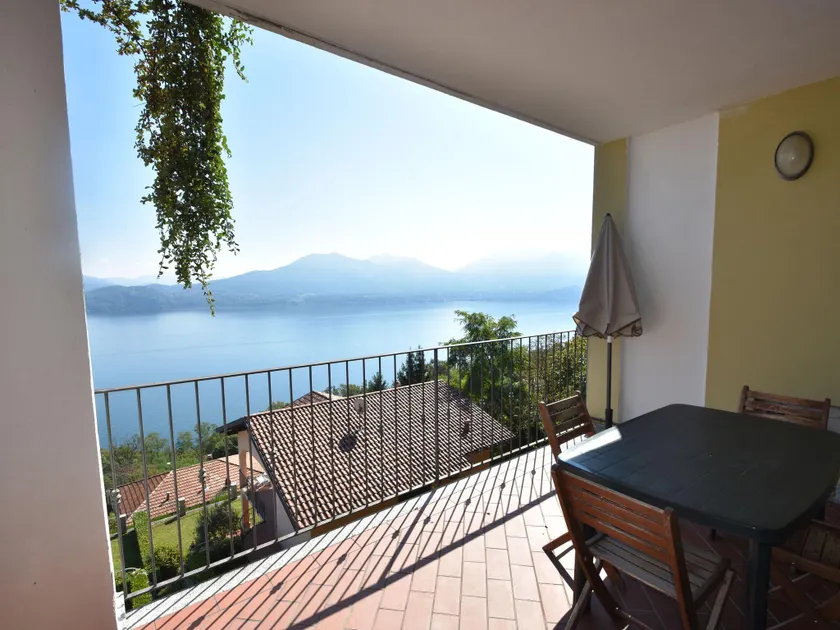 Apartment by Lake Maggiore with Stunning View - Image 1