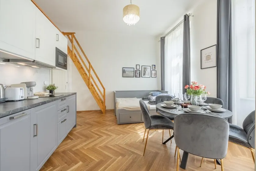 HLY|Apartment in newly renovated historic building - Image 1