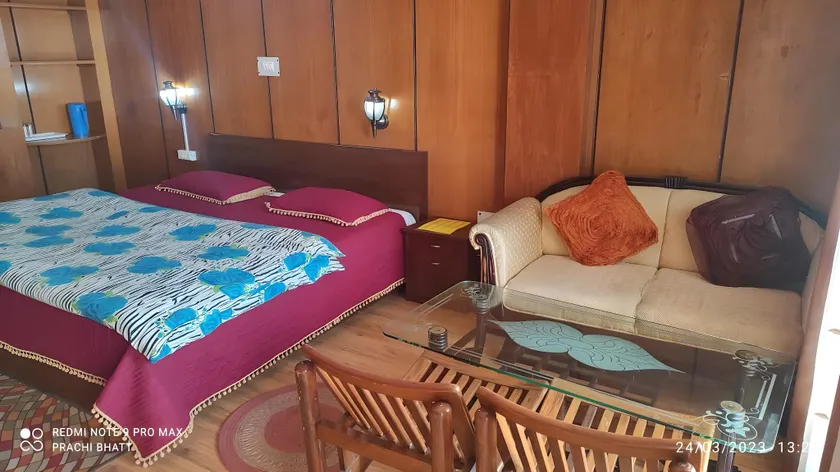 Hotel Himshikhar - Image 1
