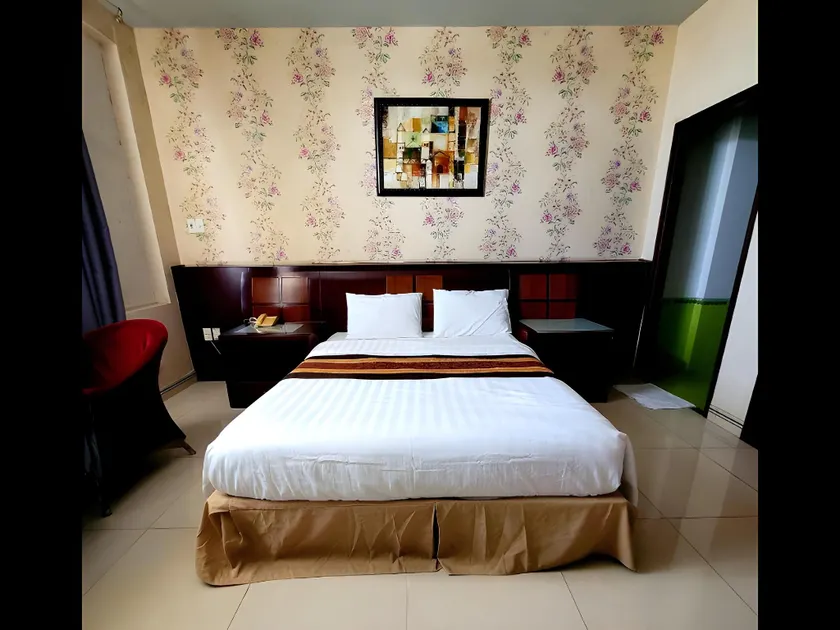 Hồ Tây Hotel - Image 1
