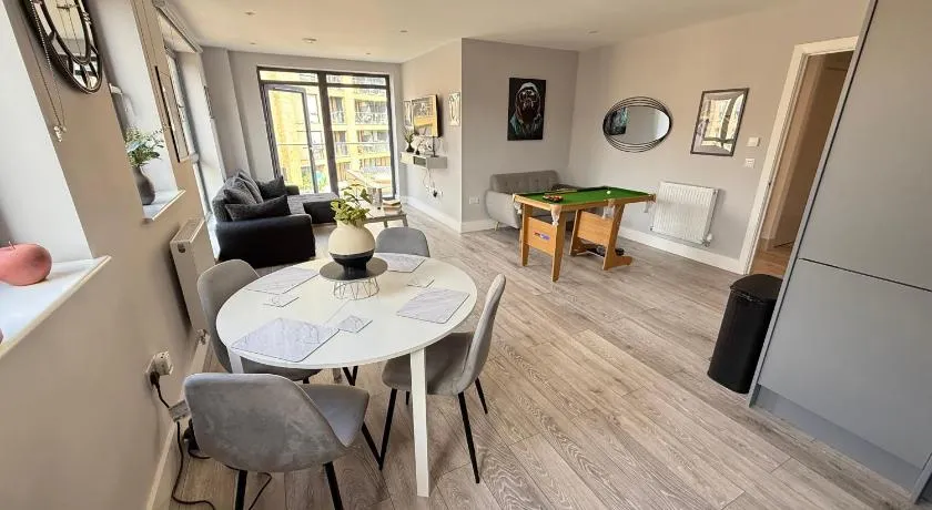 Stylish Penthouse 5-Bed Duplex - Image 1