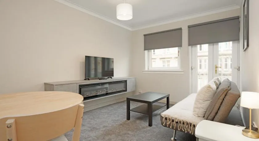1BR Shawlands Walk To Queens Park with Parking - Image 1