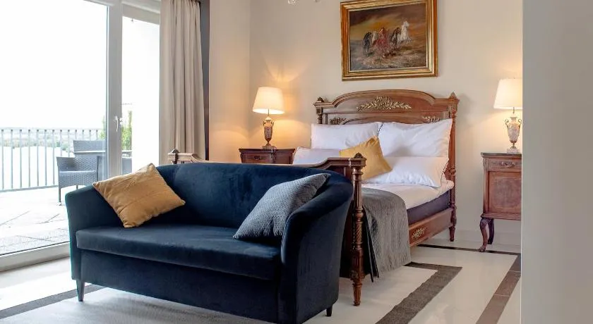 Prohipo Stables - Romantic Rooms - Image 1