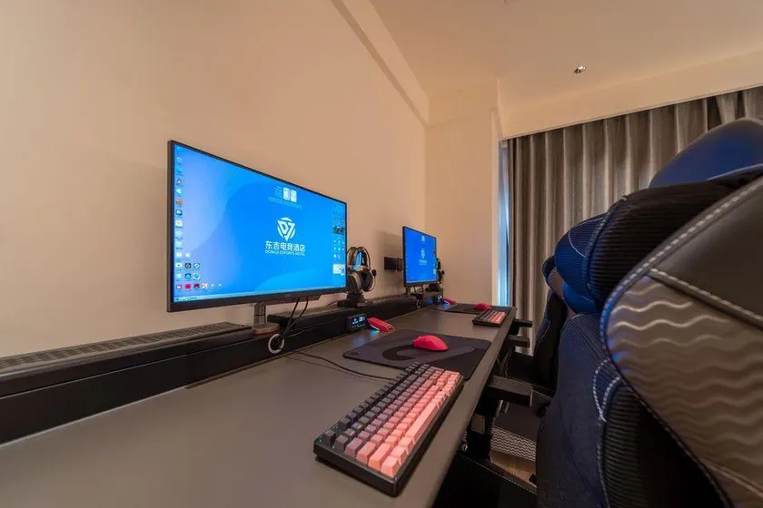 Dongji E-sports Hotel - Image 1