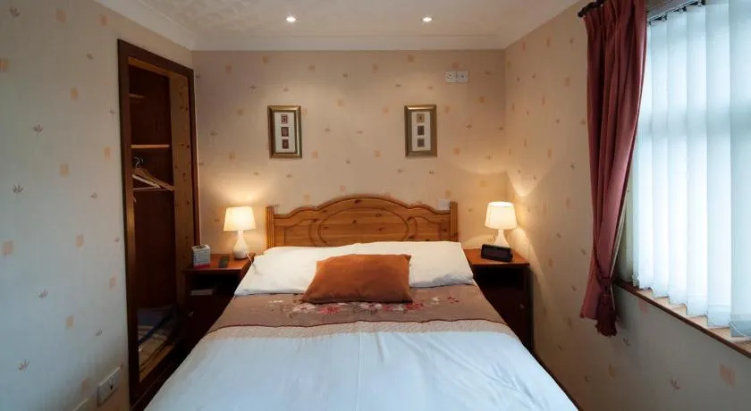 Browns Country House - Image 1