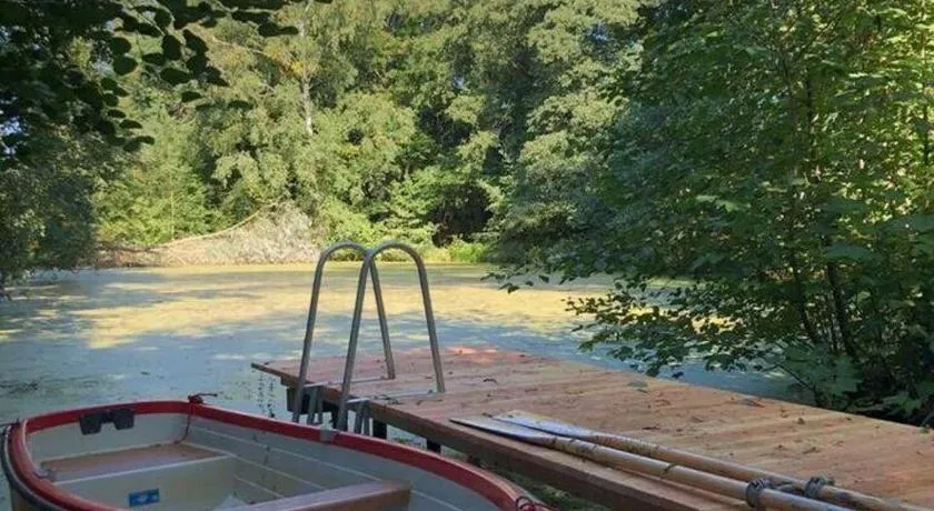 Kleines Ferienhäuschen im Grünen am Wasser - Image 1