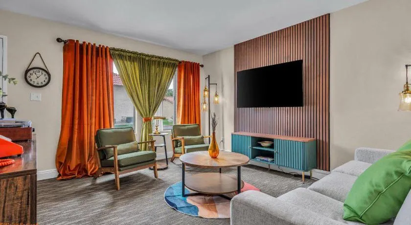 Mid-Century stay with Pool ,Golf Retreat and cool Comfort - Image 1