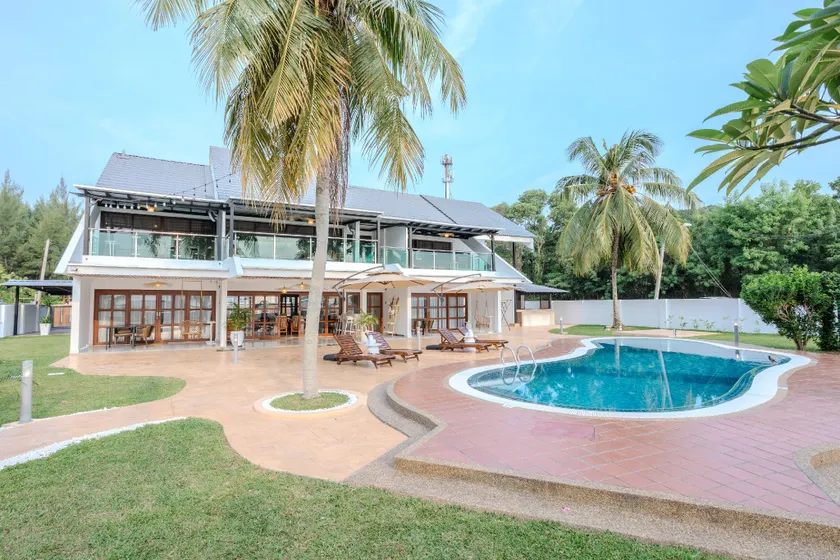 Suntai Villa, Beachfront Suites - Image 1
