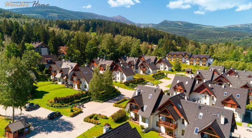 Wonder Home - Domki górskie z kominkami na kameralnym osiedlu - plac zabaw na terenie kompleksu - Image 1