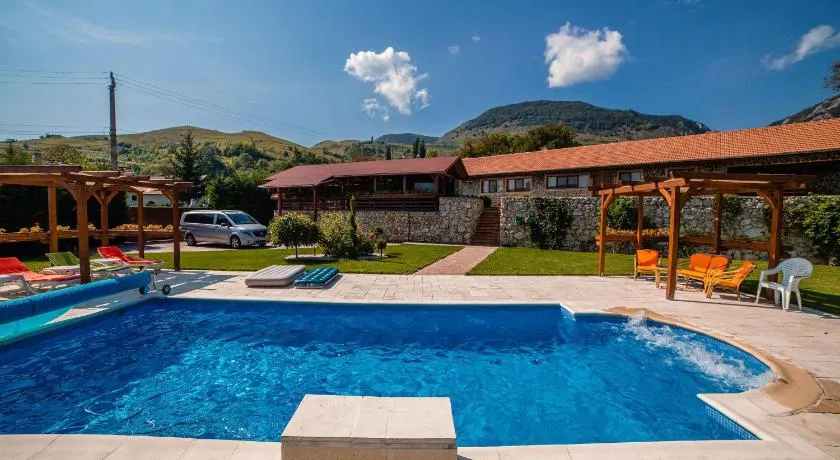 Vila Izvoarele - Image 1