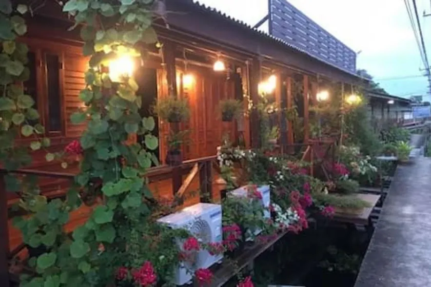 Maa Damnoen B&B - Image 1