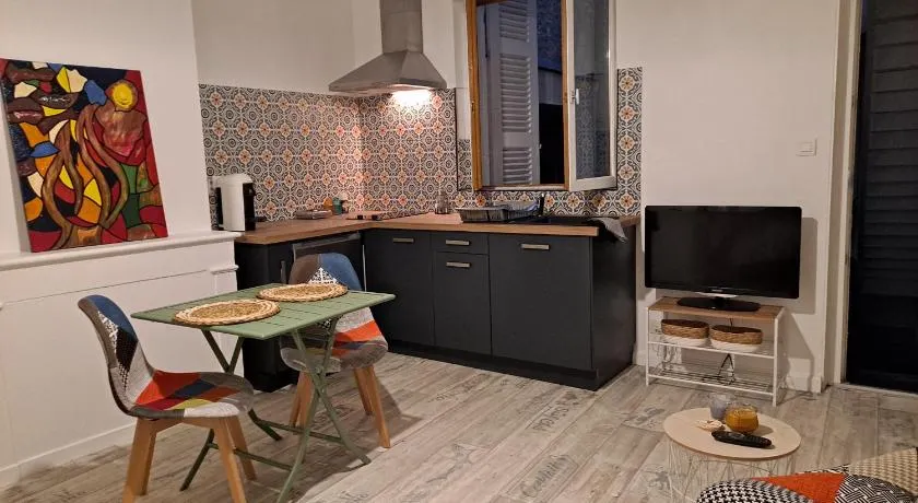 studio cosy meublé, terrasse et patio pour vélo - Image 1