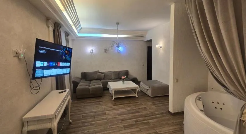 Apartamentai su jacuzzi - Image 1