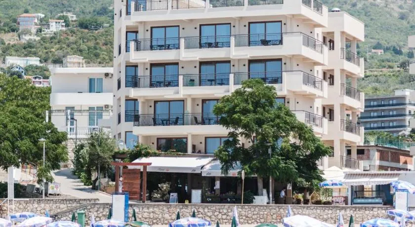 Sunset Hotel - Image 1