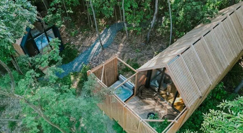 Slowood Cabins - Image 1