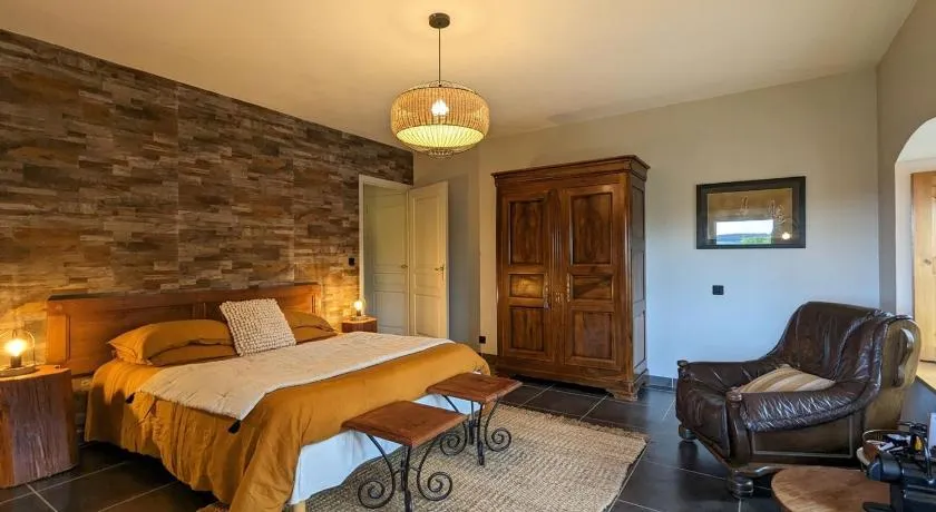 Suite spacieuse avec bien-être, parking, wifi, à Saint-Privat-d'Allier - FR-1-582-491 - Image 1