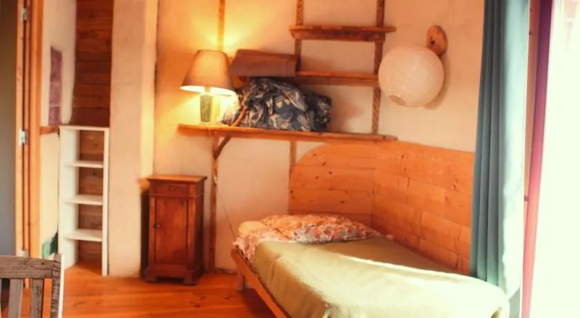 jolie chambre avec cuisine - Image 1