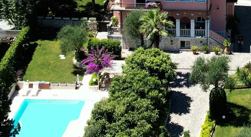 Villa Lou - Image 1