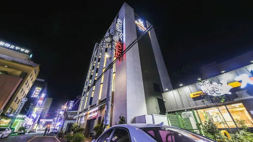Gwangju Sinandong H Avenue Gwangju Sinan Branch (formerly K Hotel) - Image 1