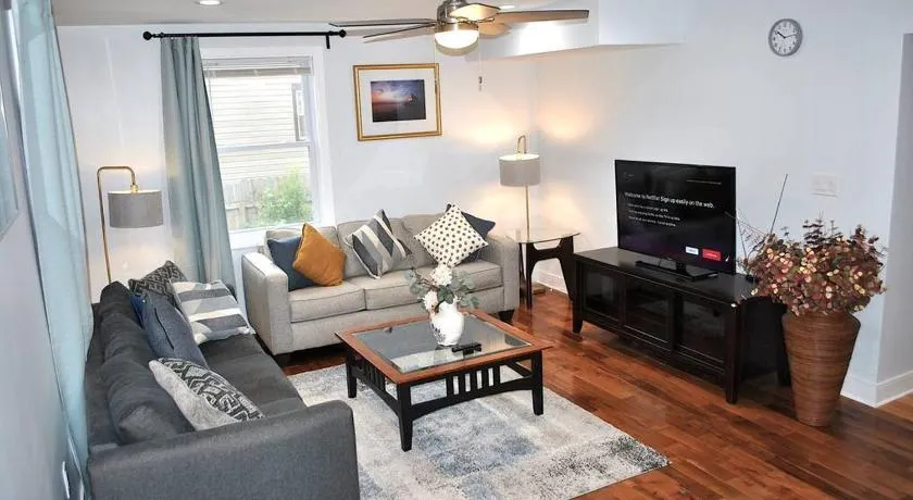 Stylish 4-Bedroom Full House. Plenty of Parking! - Image 1