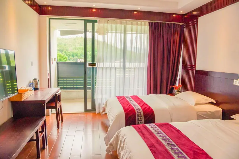 Huazhuquan Health Hot Spring Hotel - Image 1