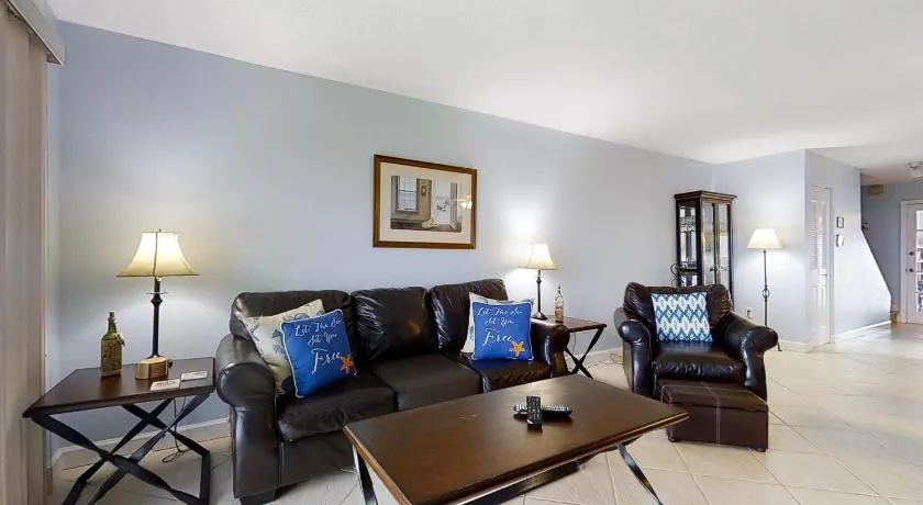 Fabulous oceanfront find in Flagler Beach w/shared pool, WiFi, central AC, W/D - Image 1