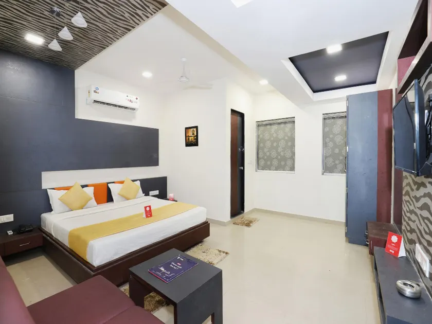 OYO Hotel Meet Palace - Image 1