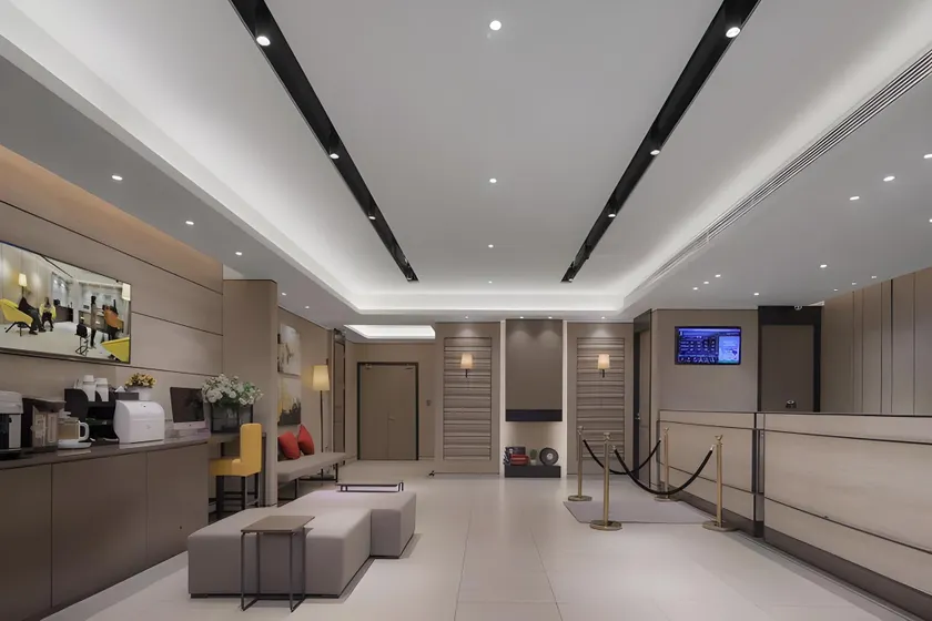 Home Inn Plus Nanjing Xinjiekou Metro Station Deji Plaza - Image 1