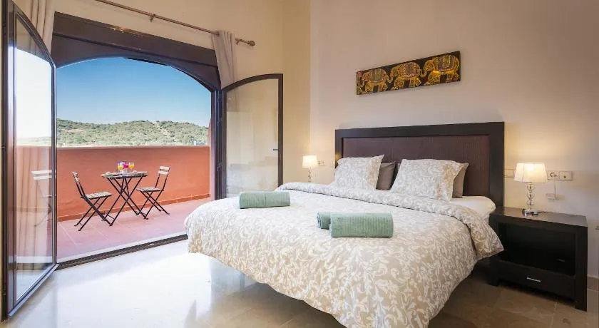 Apartment 'Duplex Estepona' mit Bergblick, WLAN und Klimaanlage - Image 1