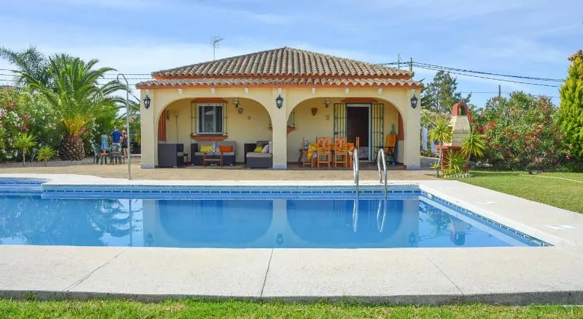 Traumhaus für 6 Personen mit spektakulärem privaten Pool und schönem Ausblick in die Natur - Image 1
