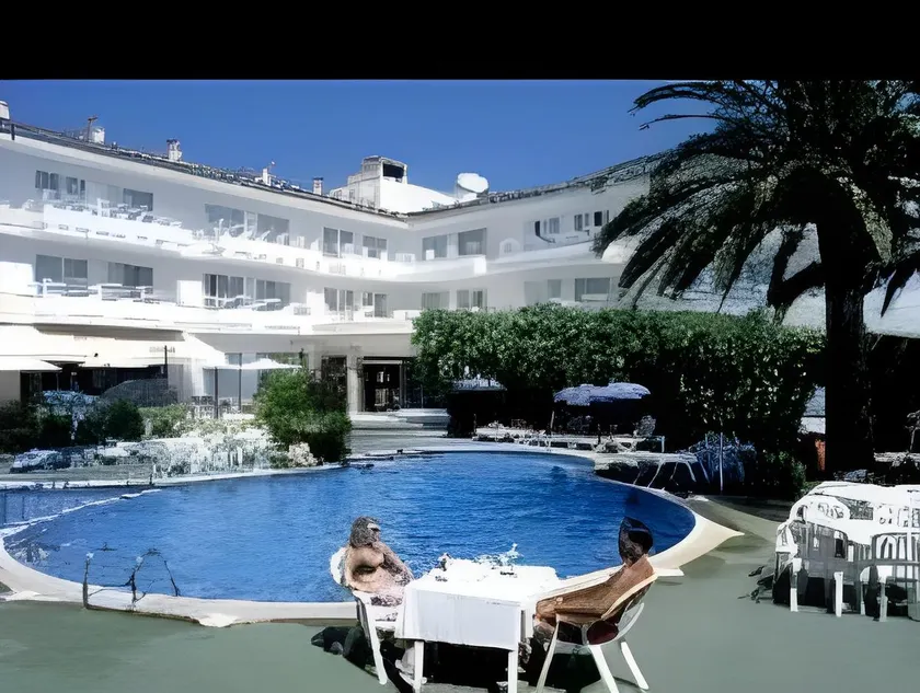 Mar Brava Apartments - Image 1