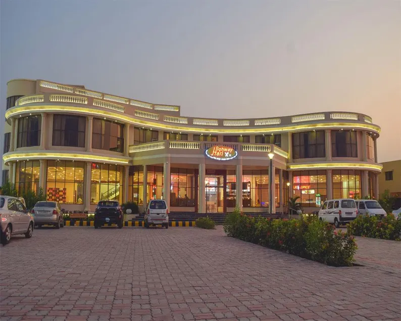 Hotel Highway Hari - Image 1