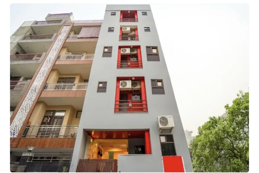 OYO Hotel - Image 1