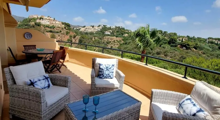 Great View Apartment in Elviria - Image 1