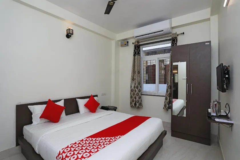 OYO Sada Shiv Guest House - Image 1