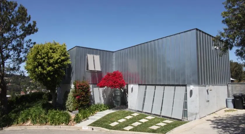 Silver Box Beverly Hills - Image 1