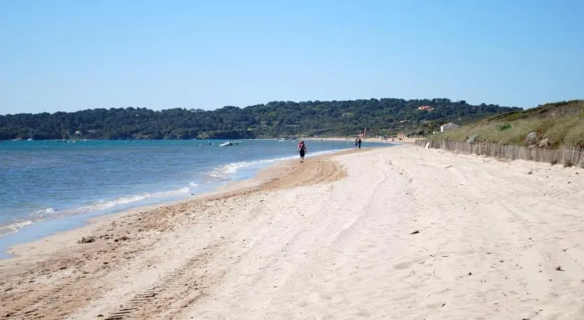 La Capte idyllique- Hyères Plage T3 CLIM WIFI BY HC - Image 1