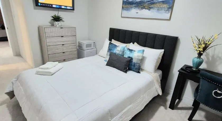 First Class Ensuite Room - Image 1
