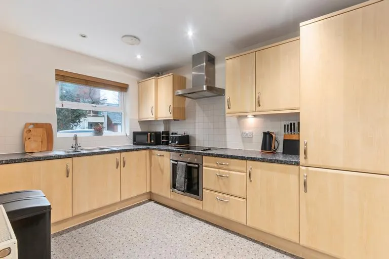 Redhill,Sleeps9,Parking,17minsLGW30 to London - Image 1