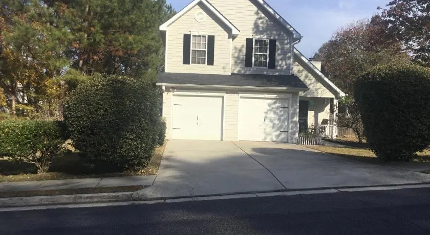 Captivating Home near Downtown ATL - Image 1