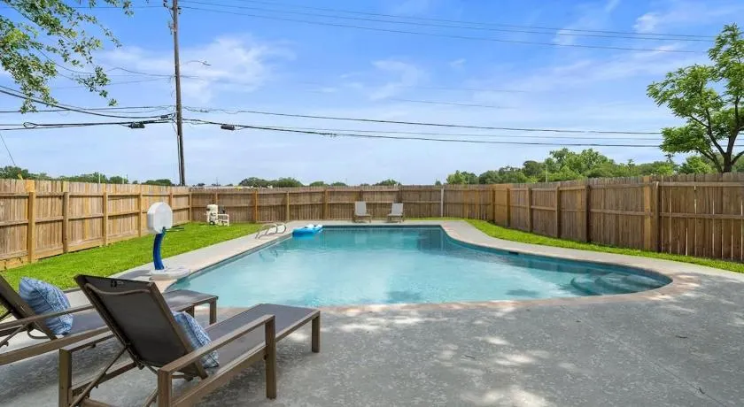 Pool 5 Star Large Deer Park home Super Host - Image 1